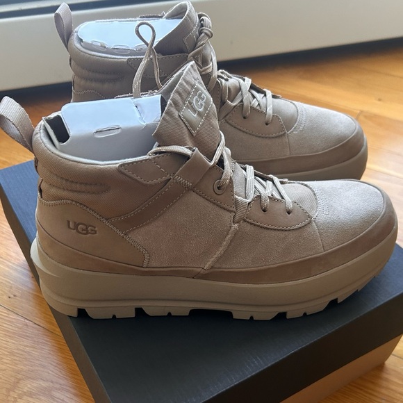 Men’s the UGG Lug Chukka Beige Lace-Up Boots Waterproof Leather Sz 10.5 NWT - Picture 4 of 4